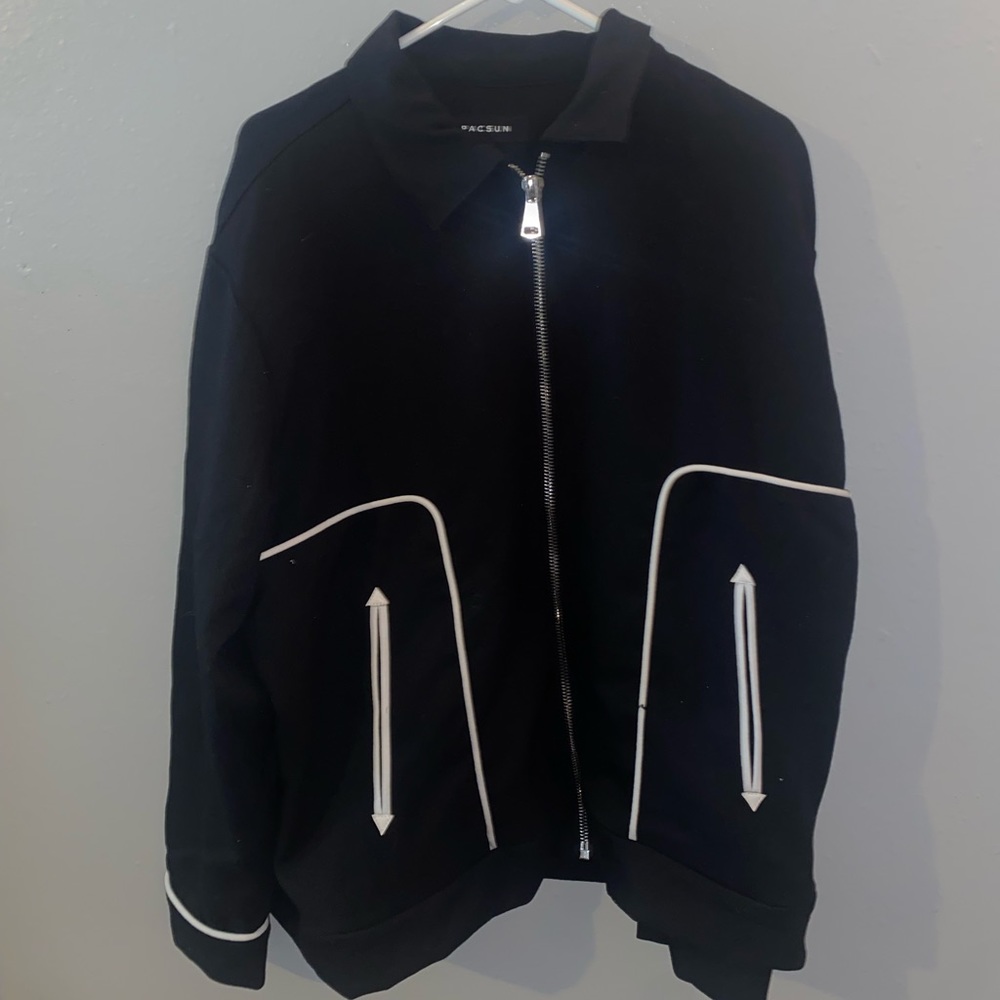 black pacsun wearer jacket